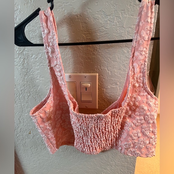 Cute crop top for spring. - Picture 2 of 2
